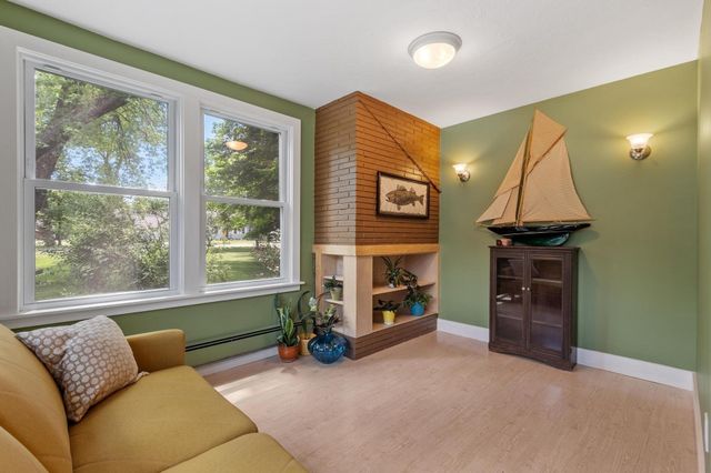 27 Oak Ave, Lunenburg, MA 01462