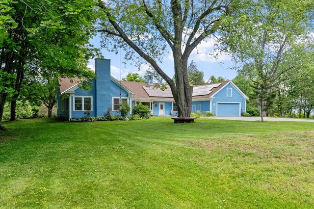 27 Oak Ave, Lunenburg, MA 01462