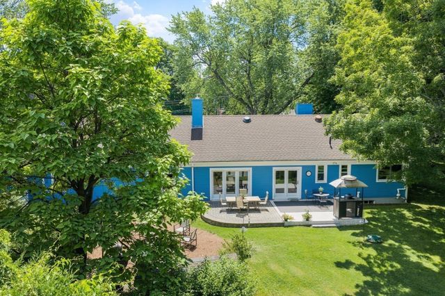 27 Oak Ave, Lunenburg, MA 01462