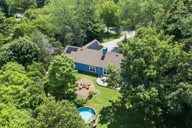 27 Oak Ave, Lunenburg, MA 01462