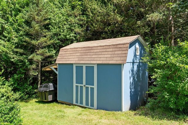 27 Oak Ave, Lunenburg, MA 01462