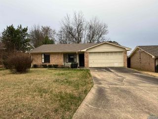 34 Marguerite Dr, Longview, TX 75601
