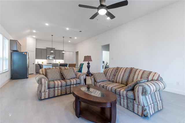 5200 Woodway Drive, Denton, TX 76226