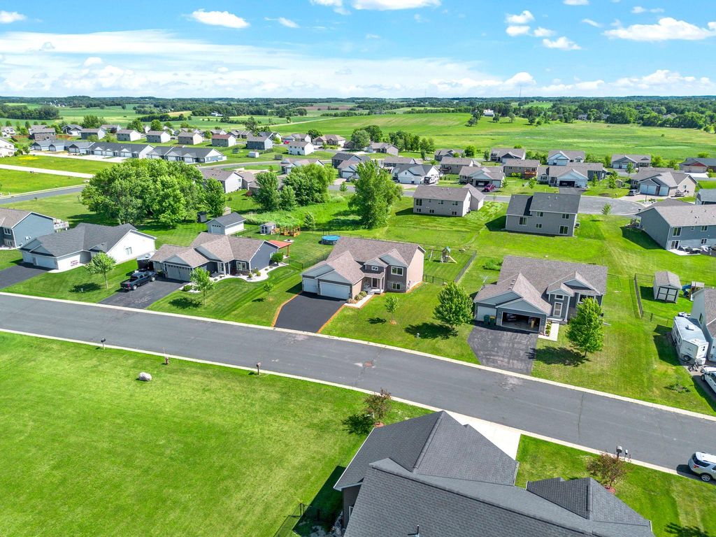 1008 Mulberry Avenue NE, Montgomery, MN 56069 — photo 2
