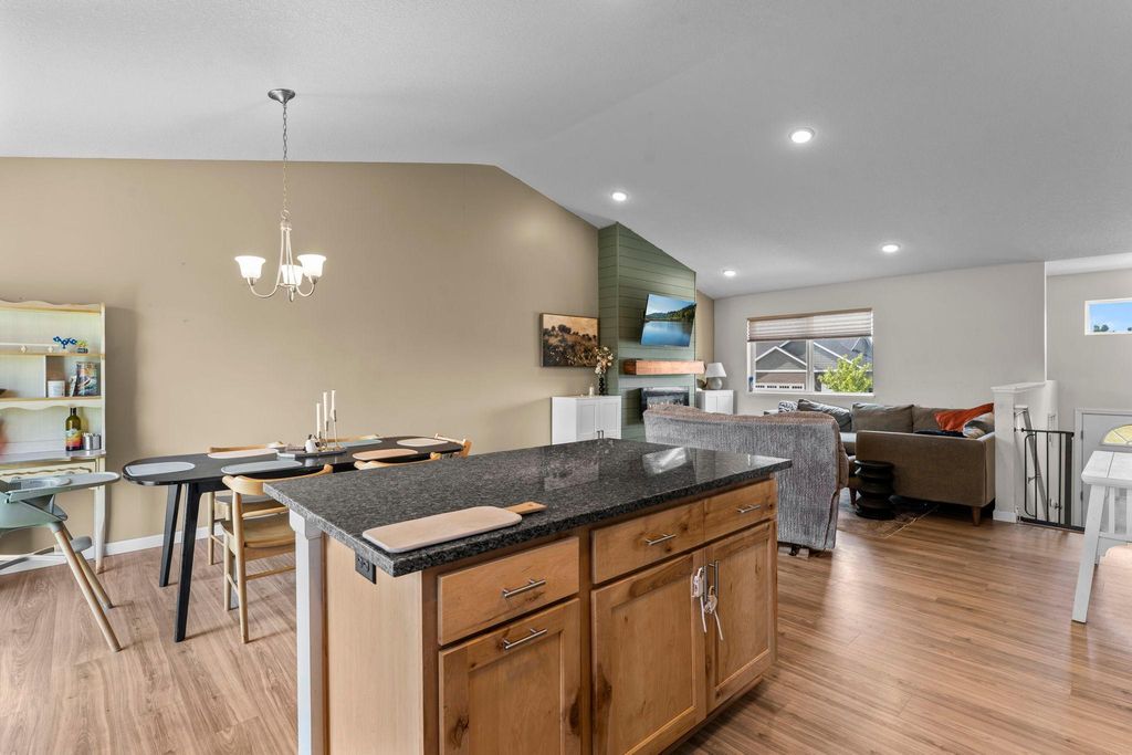 1008 Mulberry Avenue NE, Montgomery, MN 56069 — photo 5