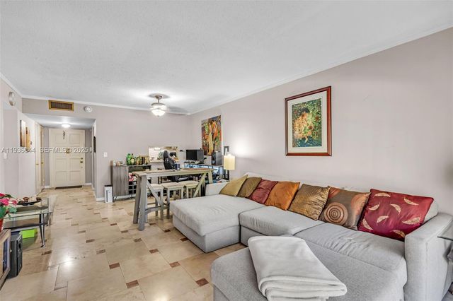 4900 Washington St 202, Hollywood, FL 33021