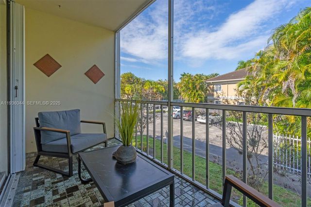 4900 Washington St 202, Hollywood, FL 33021