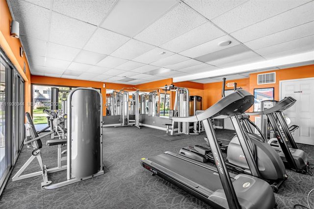 4900 Washington St 202, Hollywood, FL 33021