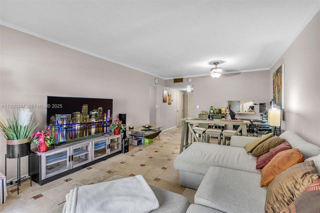 4900 Washington St 202, Hollywood, FL 33021