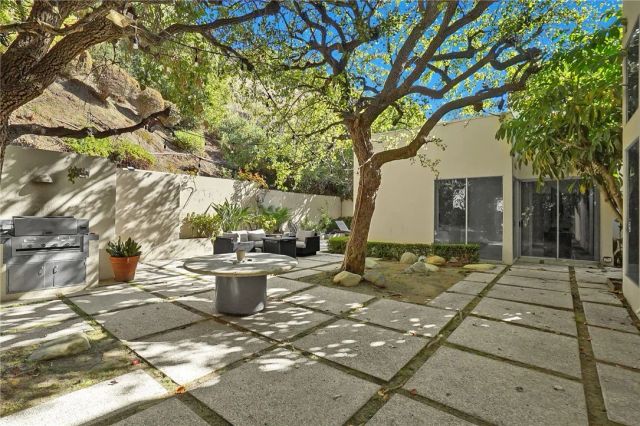 3016 Dona Susana Drive, Studio City, CA 91604