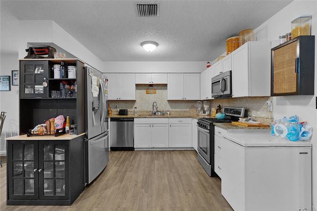 1124 N GRANT AVENUE, Mount Dora, FL 32757