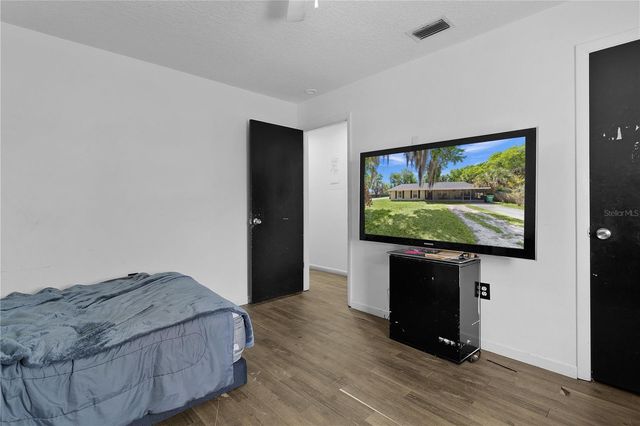 1124 N GRANT AVENUE, Mount Dora, FL 32757