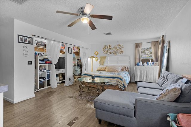 1124 N GRANT AVENUE, Mount Dora, FL 32757