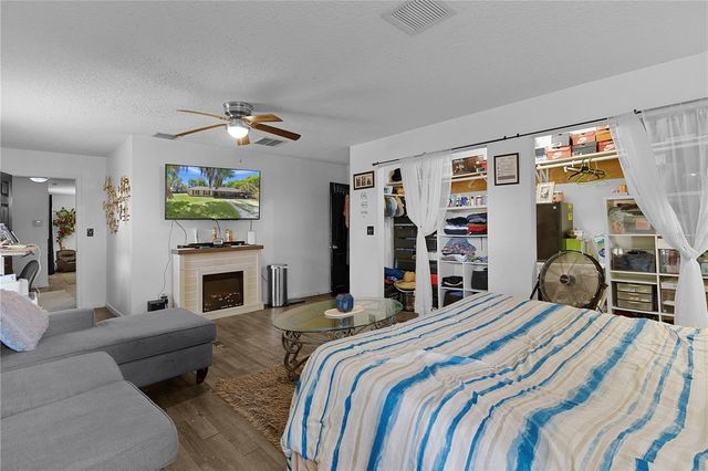 1124 N GRANT AVENUE, Mount Dora, FL 32757
