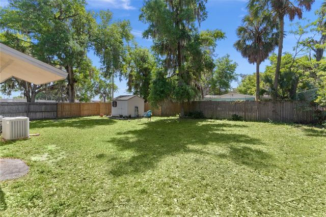 1124 N GRANT AVENUE, Mount Dora, FL 32757