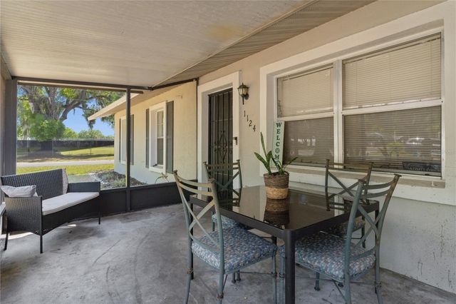 1124 N GRANT AVENUE, Mount Dora, FL 32757