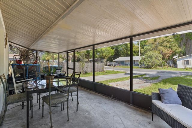 1124 N GRANT AVENUE, Mount Dora, FL 32757