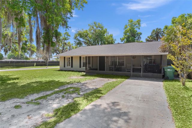 1124 N GRANT AVENUE, Mount Dora, FL 32757