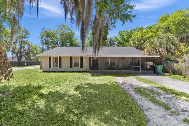 1124 N GRANT AVENUE, Mount Dora, FL 32757