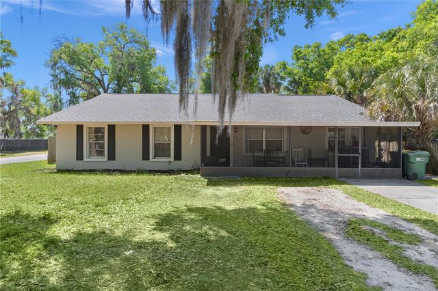 1124 N GRANT AVENUE, Mount Dora, FL 32757