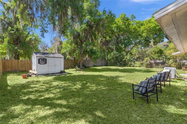 1124 N GRANT AVENUE, Mount Dora, FL 32757