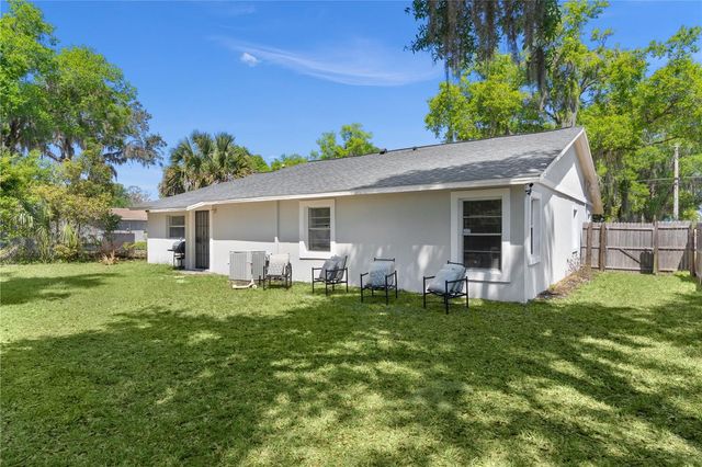1124 N GRANT AVENUE, Mount Dora, FL 32757
