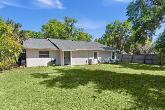 1124 N GRANT AVENUE, Mount Dora, FL 32757