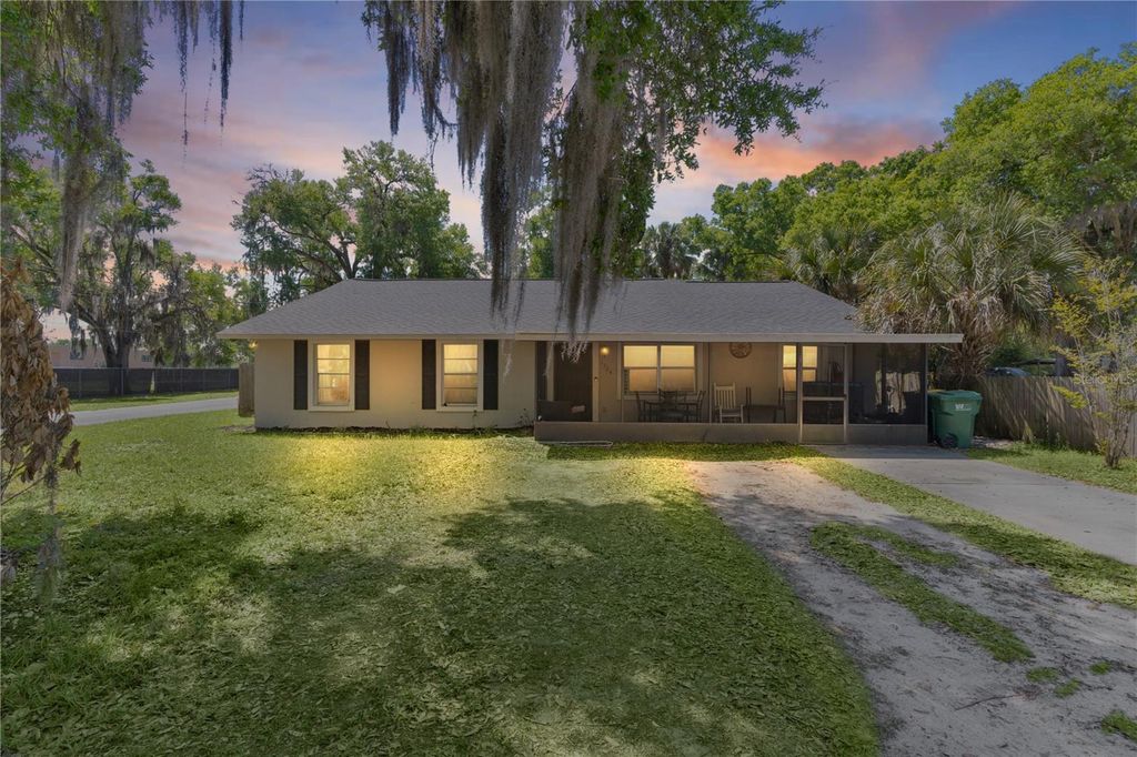 1124 N GRANT AVENUE, Mount Dora, FL 32757