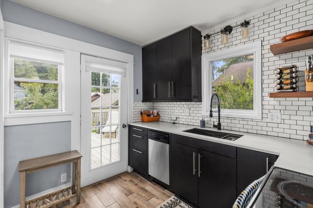 919 40th Street, Des Moines, IA 50312