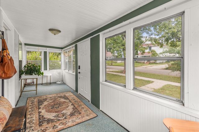 919 40th Street, Des Moines, IA 50312