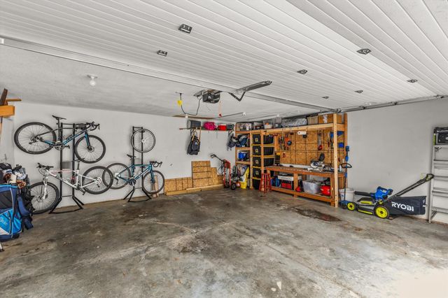 919 40th Street, Des Moines, IA 50312