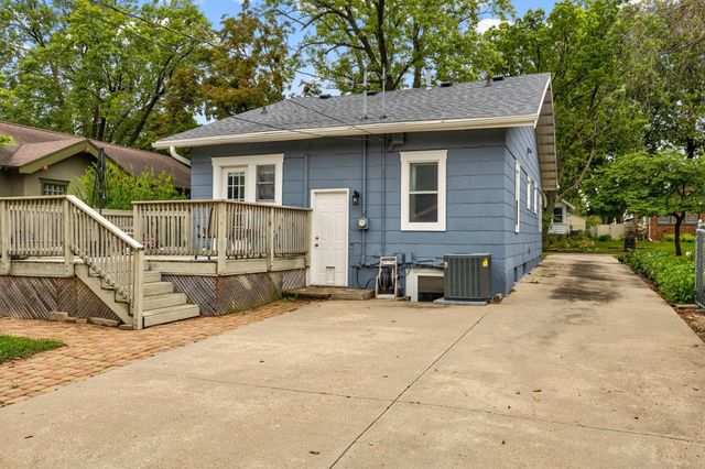 919 40th Street, Des Moines, IA 50312
