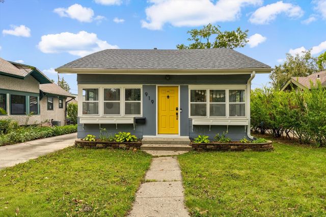 919 40th Street, Des Moines, IA 50312