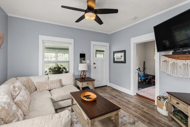 919 40th Street, Des Moines, IA 50312