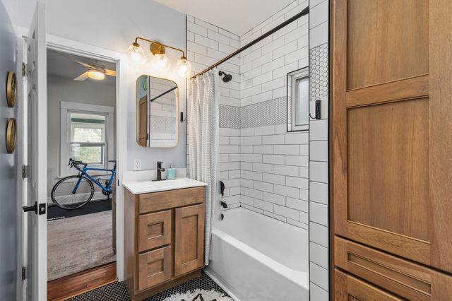 919 40th Street, Des Moines, IA 50312