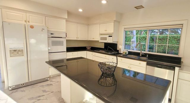 42 Almond Tree Ln, Irvine, CA 92612