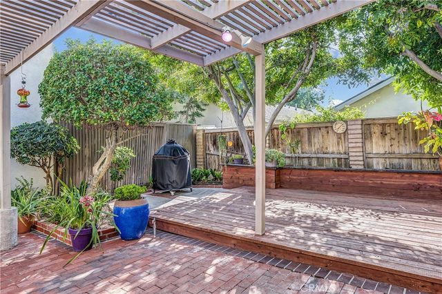 42 Almond Tree Ln, Irvine, CA 92612