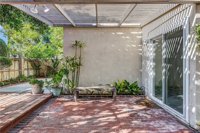 42 Almond Tree Ln, Irvine, CA 92612