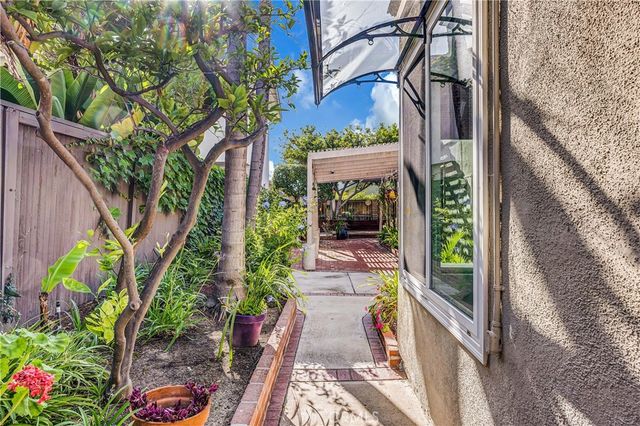 42 Almond Tree Ln, Irvine, CA 92612