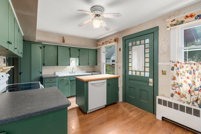 35 Dutcher St, Hopedale, MA 01747