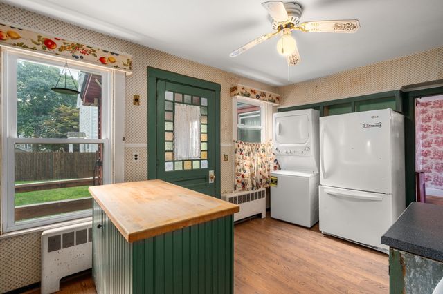 35 Dutcher St, Hopedale, MA 01747