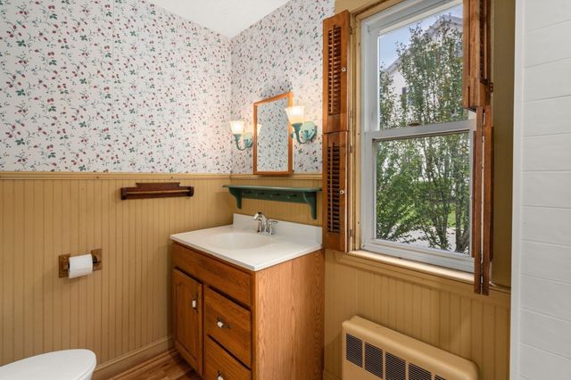 35 Dutcher St, Hopedale, MA 01747