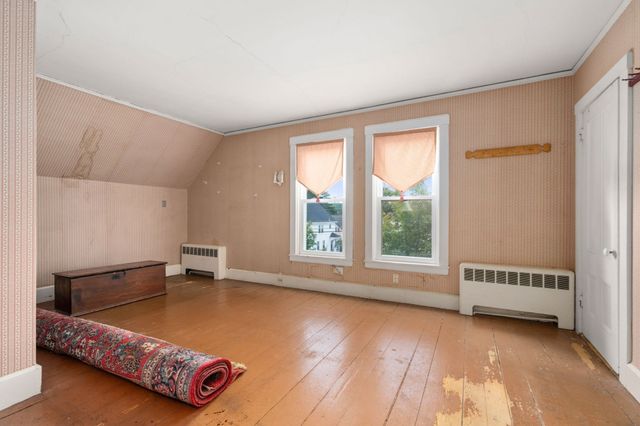 35 Dutcher St, Hopedale, MA 01747