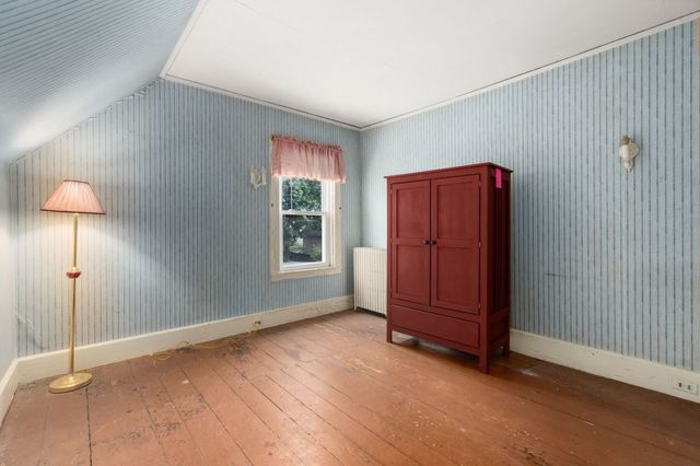 35 Dutcher St, Hopedale, MA 01747