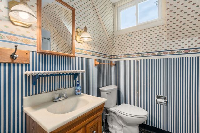 35 Dutcher St, Hopedale, MA 01747