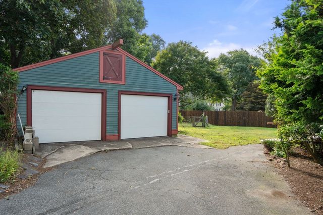 35 Dutcher St, Hopedale, MA 01747