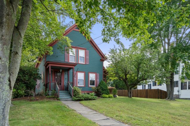 35 Dutcher St, Hopedale, MA 01747