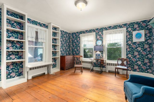 35 Dutcher St, Hopedale, MA 01747