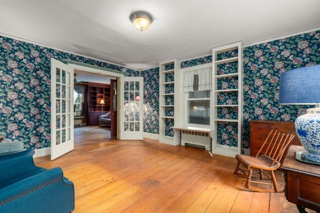 35 Dutcher St, Hopedale, MA 01747