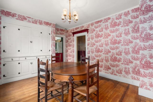 35 Dutcher St, Hopedale, MA 01747